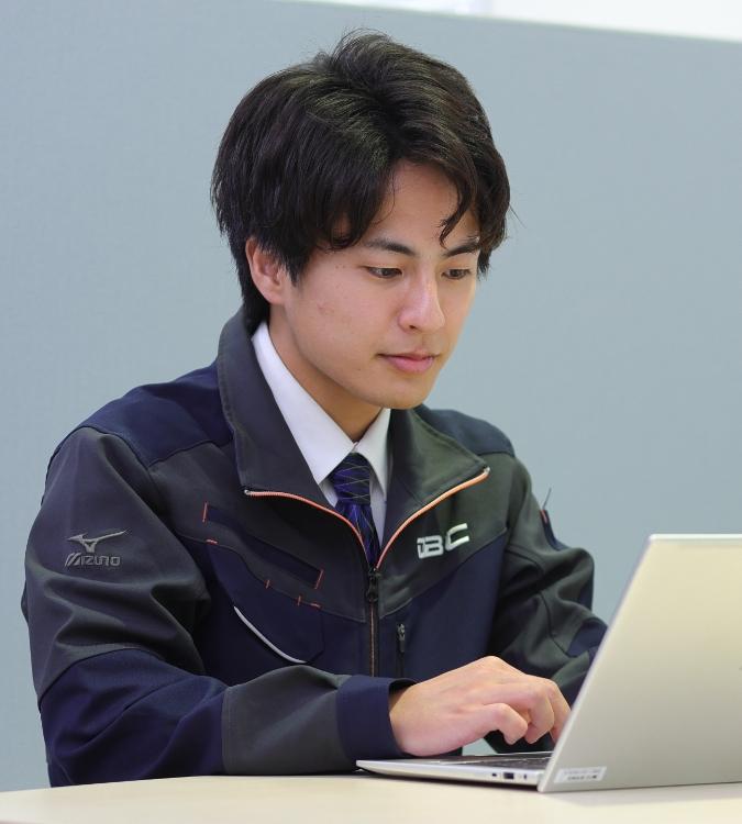 先輩の伴走のもと知識・スキルを高め4ヵ月に及ぶエントランス改修を実現